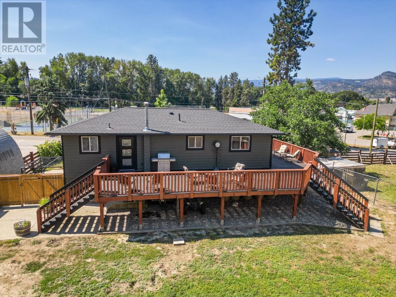 855 ROBINSON Avenue