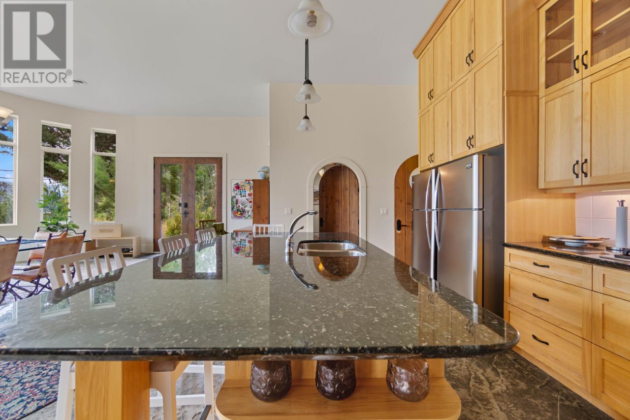 800 PINEVIEW Drive