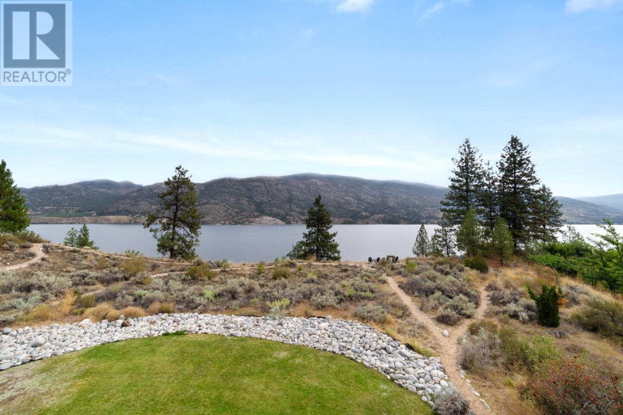 800 PINEVIEW Drive
