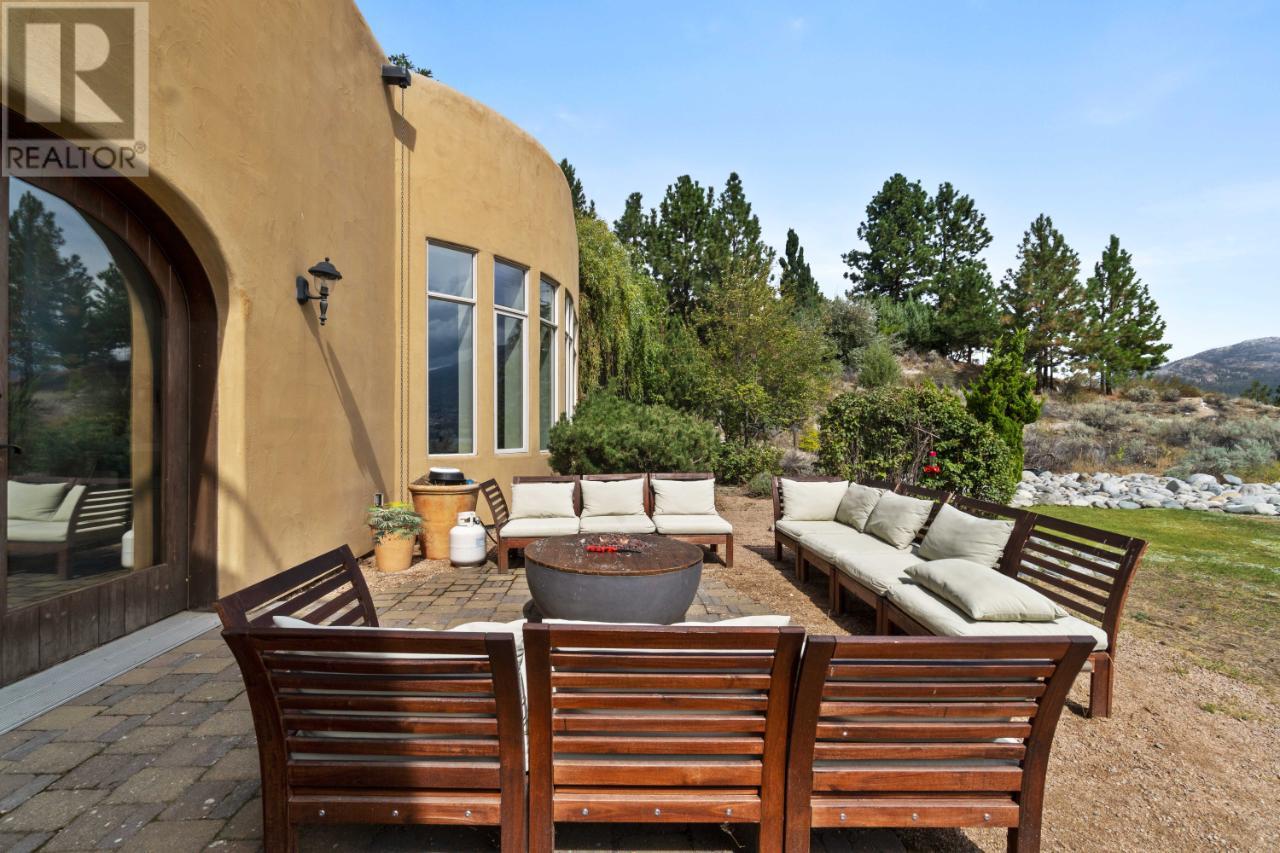 800 PINEVIEW Drive
