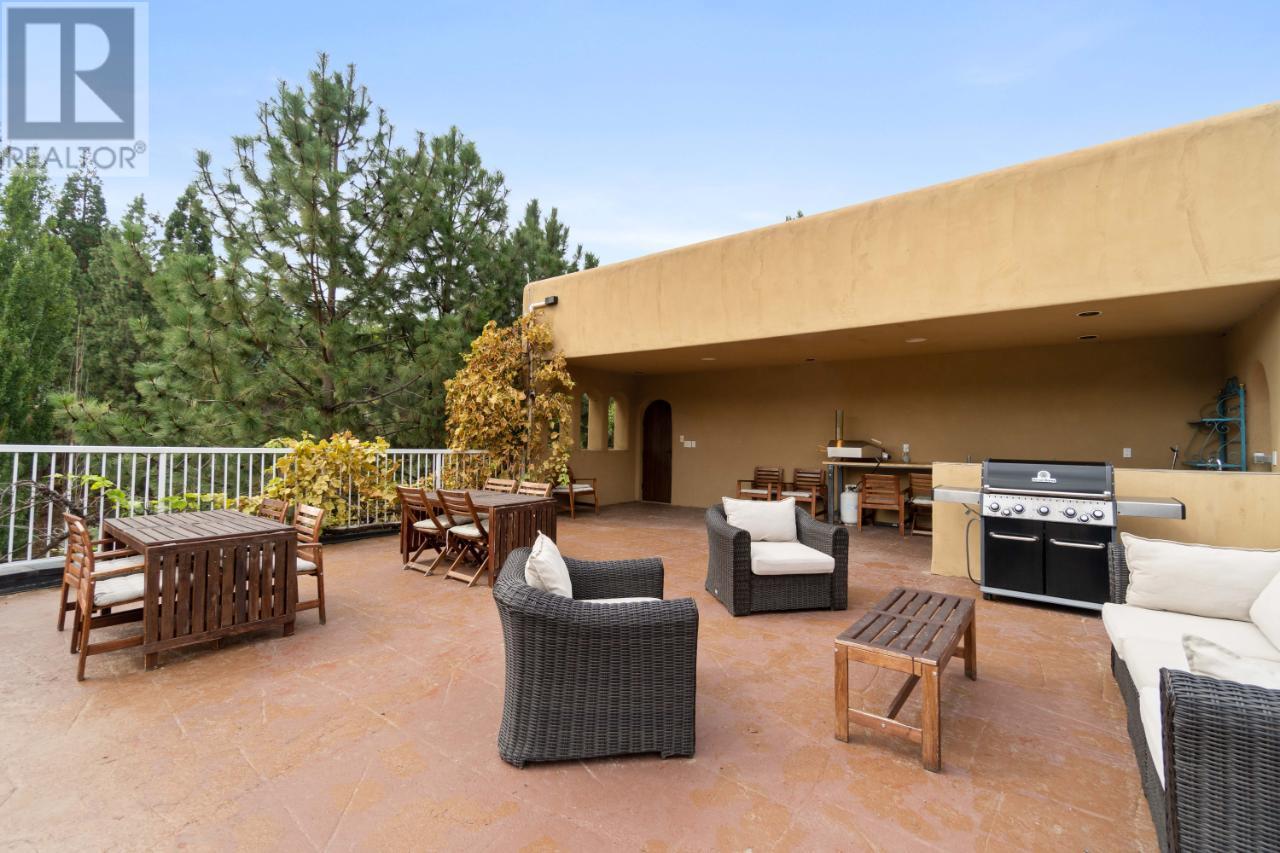 800 PINEVIEW Drive