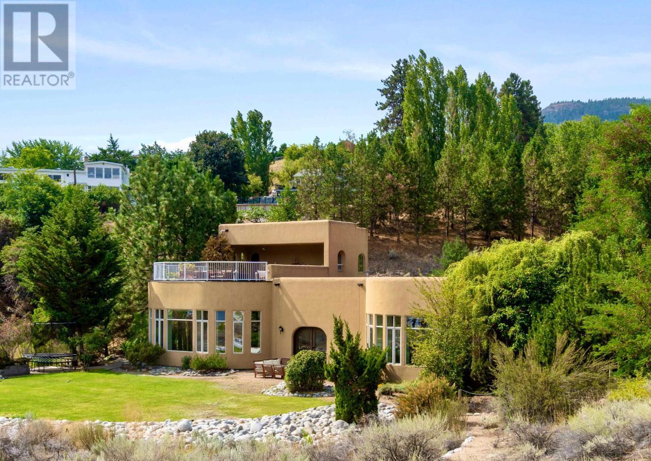 800 PINEVIEW Drive