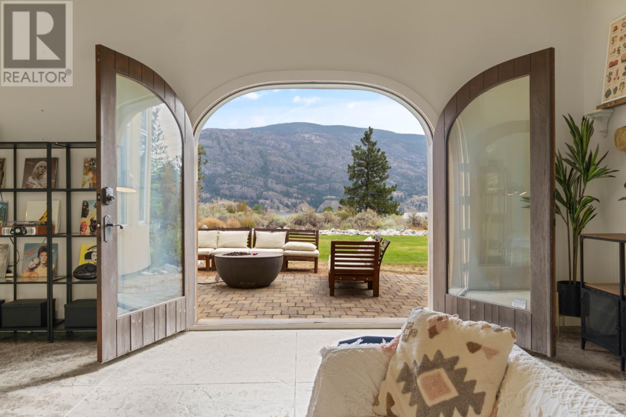 800 PINEVIEW Drive