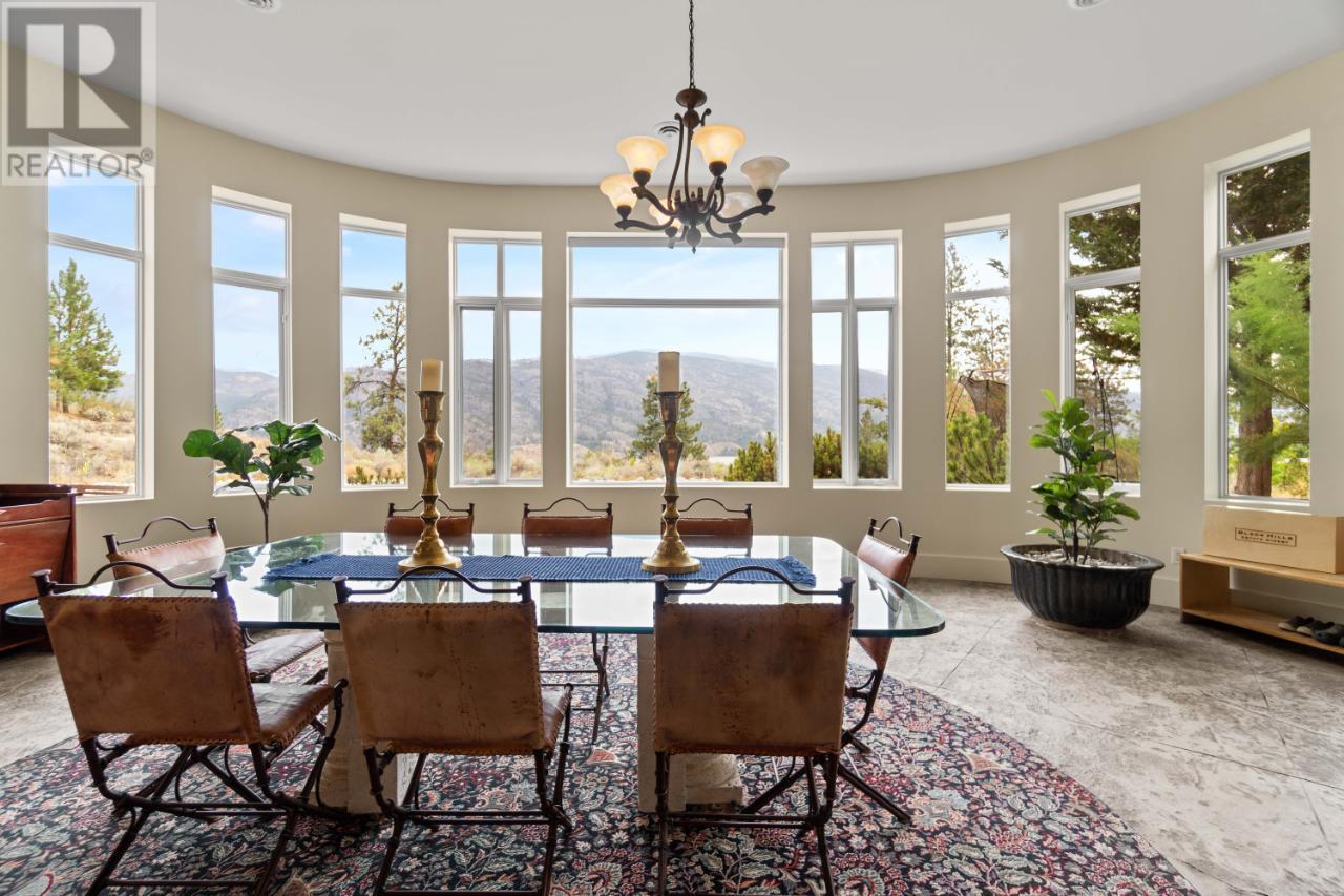800 PINEVIEW Drive