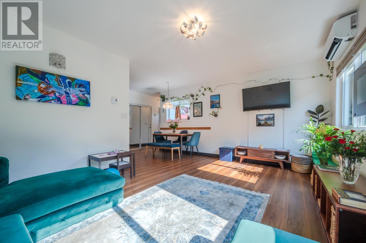 11818 VICTORIA Road