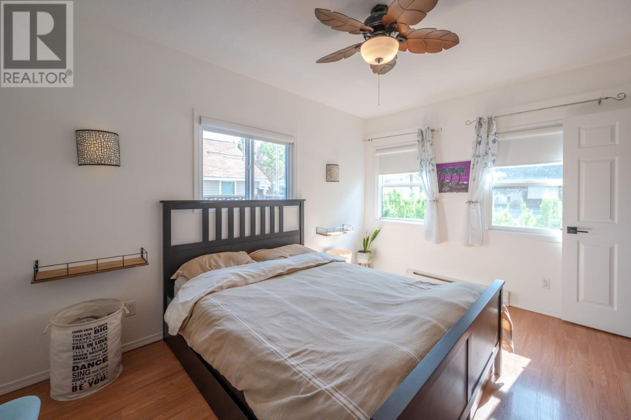 11818 VICTORIA Road