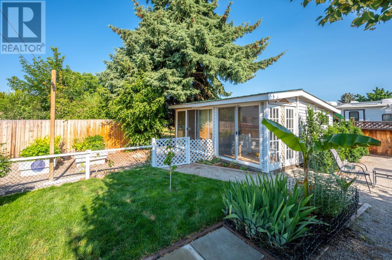11818 VICTORIA Road