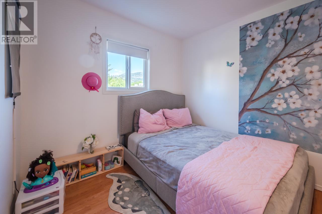 11818 VICTORIA Road