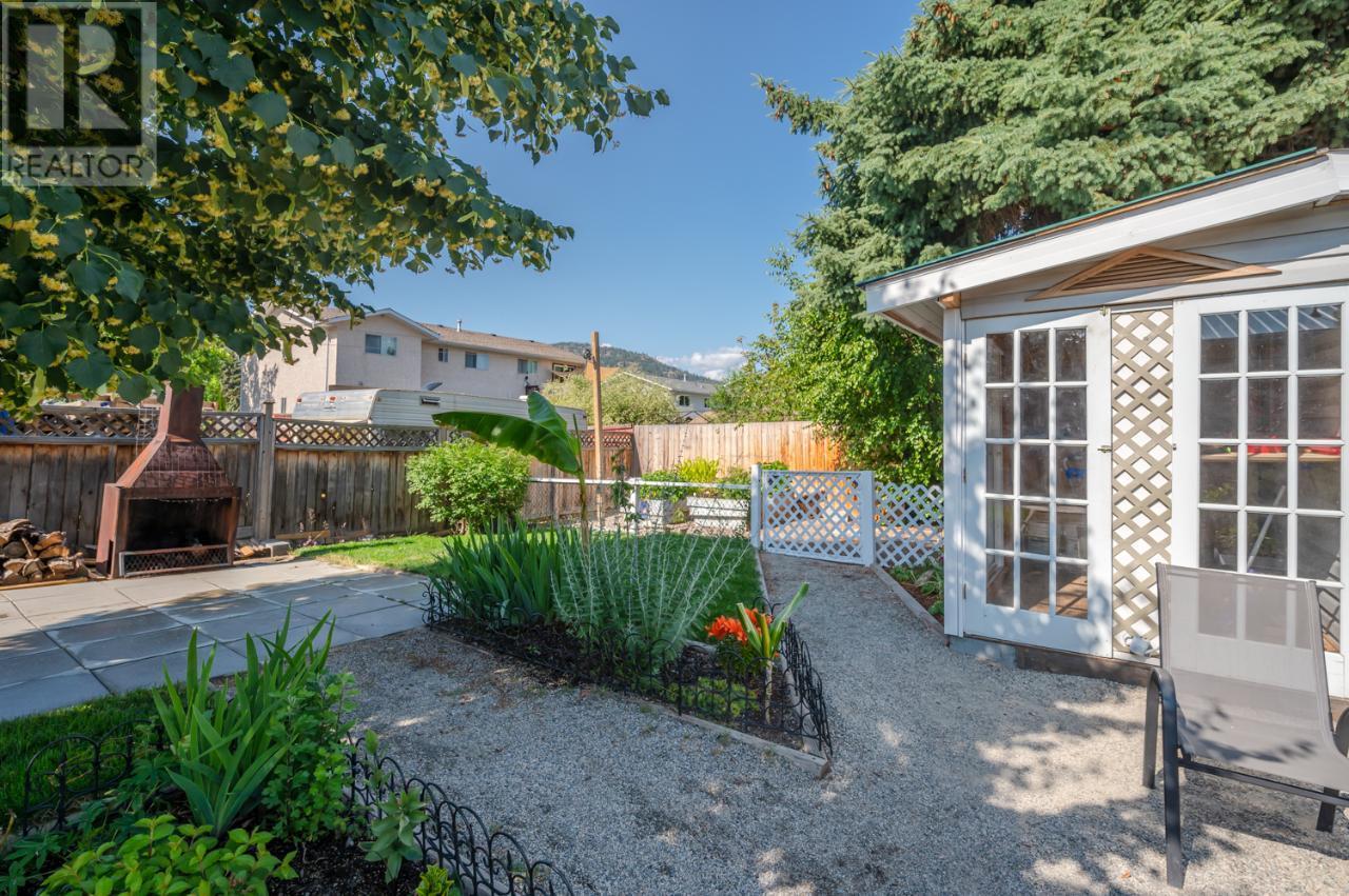 11818 VICTORIA Road