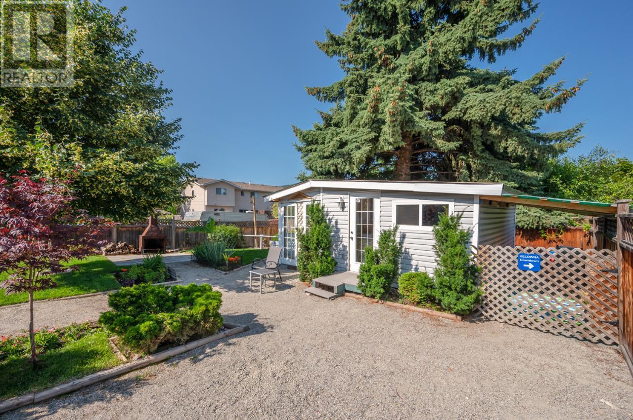 11818 VICTORIA Road
