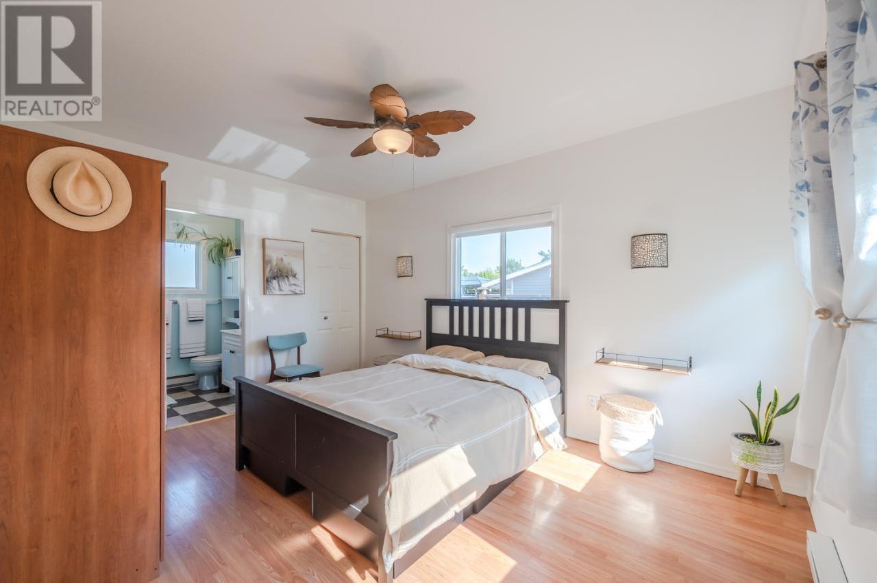 11818 VICTORIA Road
