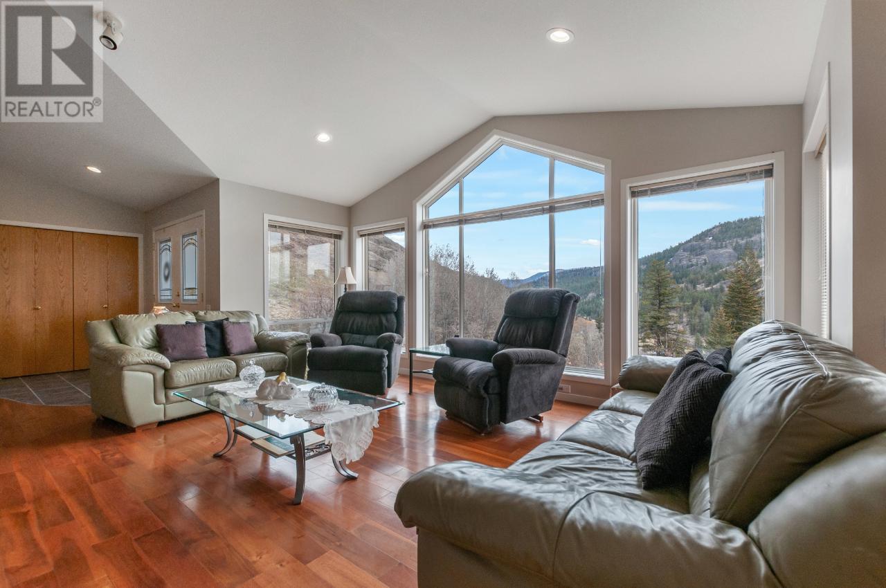 109 UPLANDS Drive