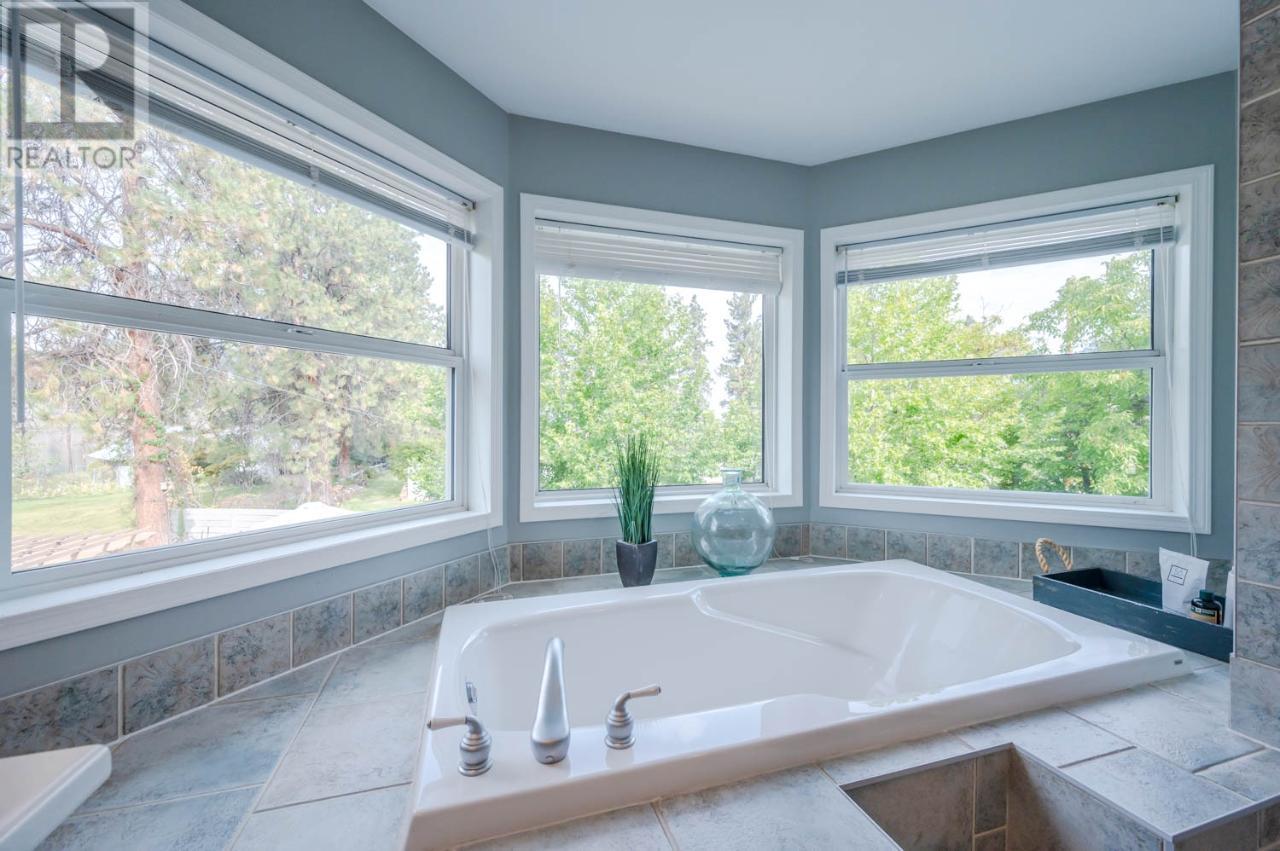 212 CAMBERLY Cove