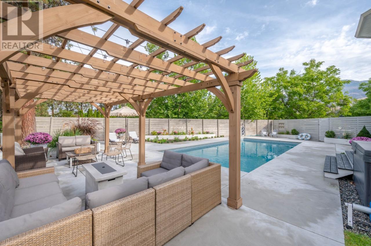212 CAMBERLY Cove