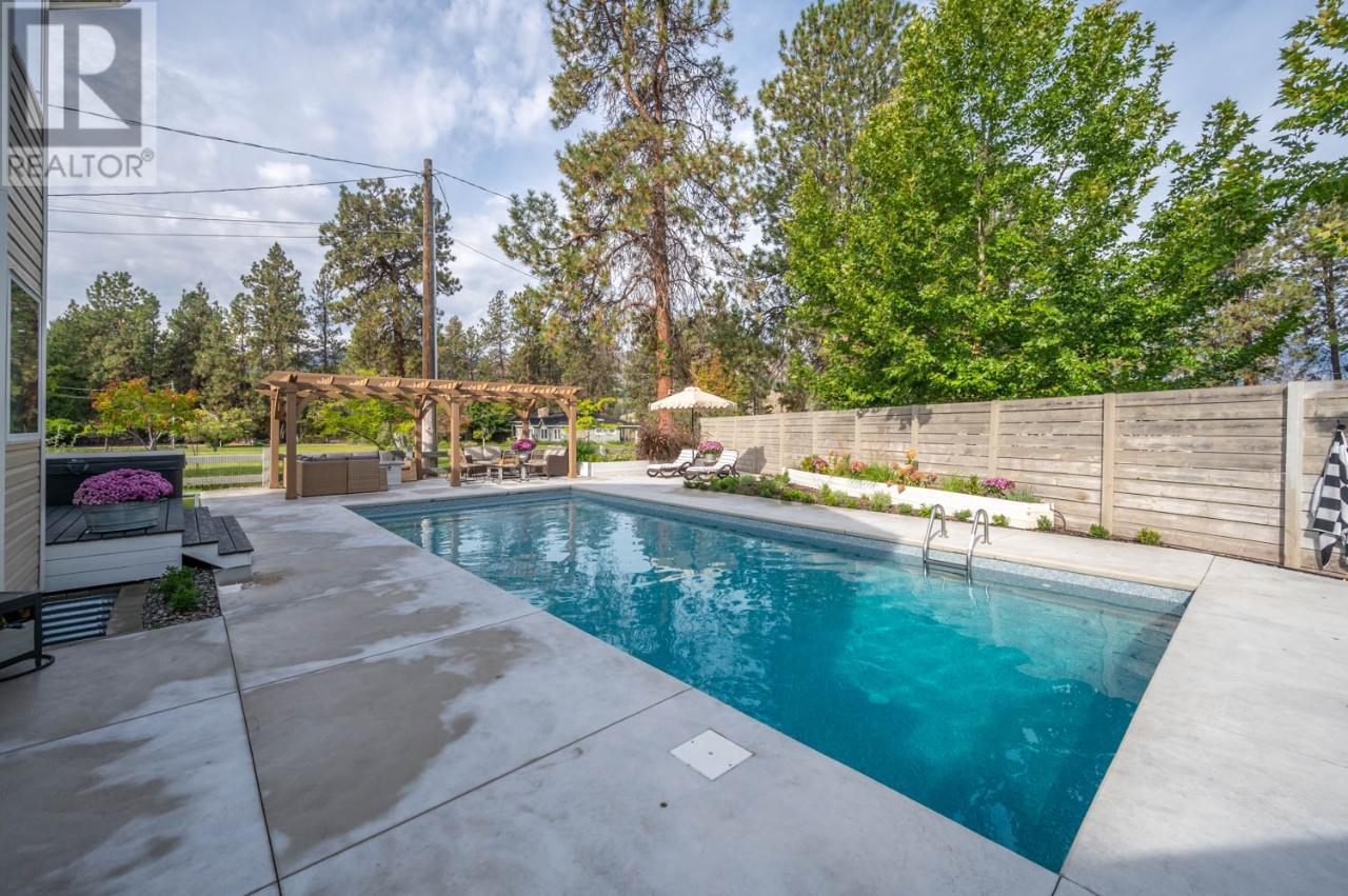 212 CAMBERLY Cove