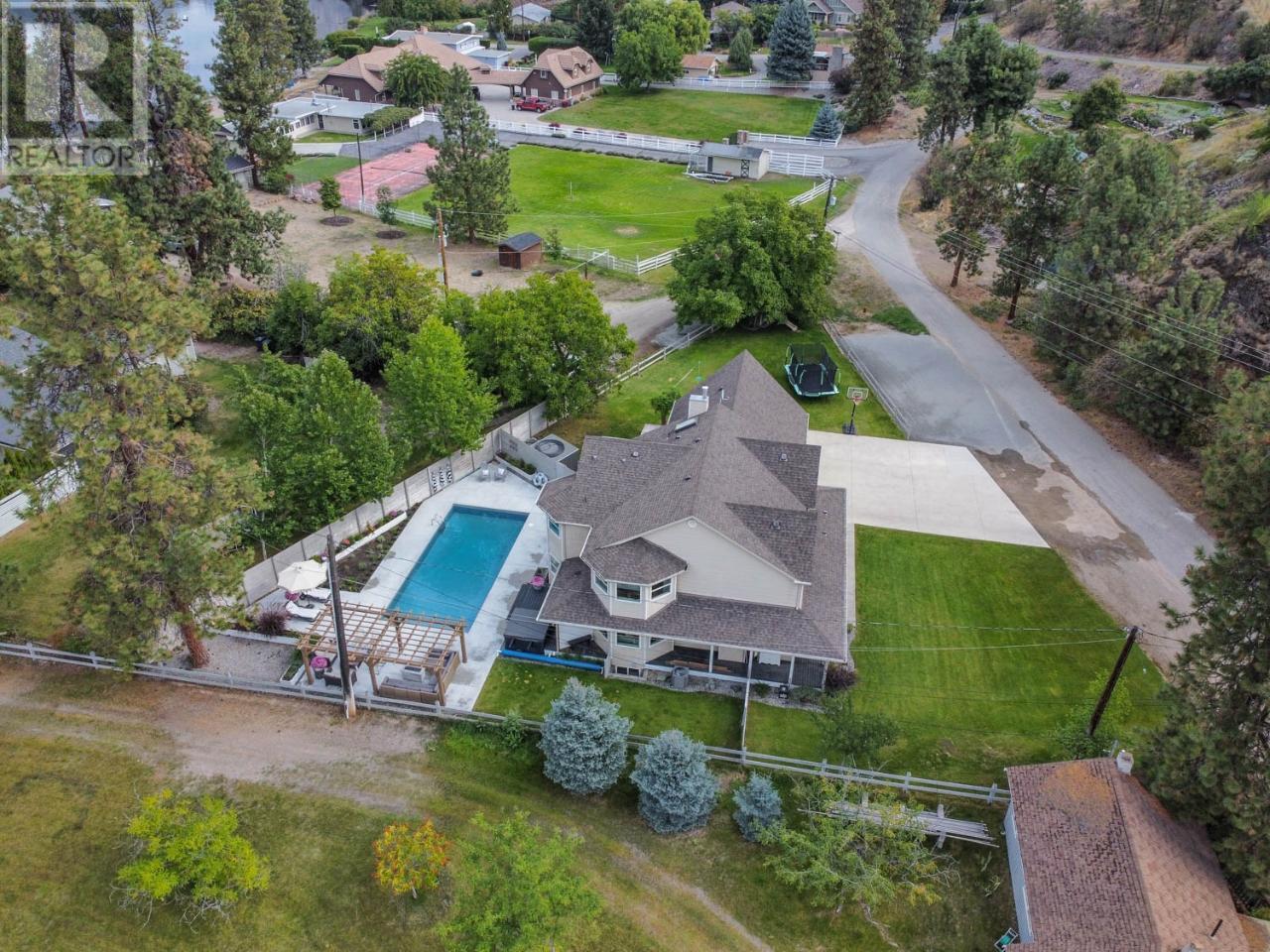 212 CAMBERLY Cove