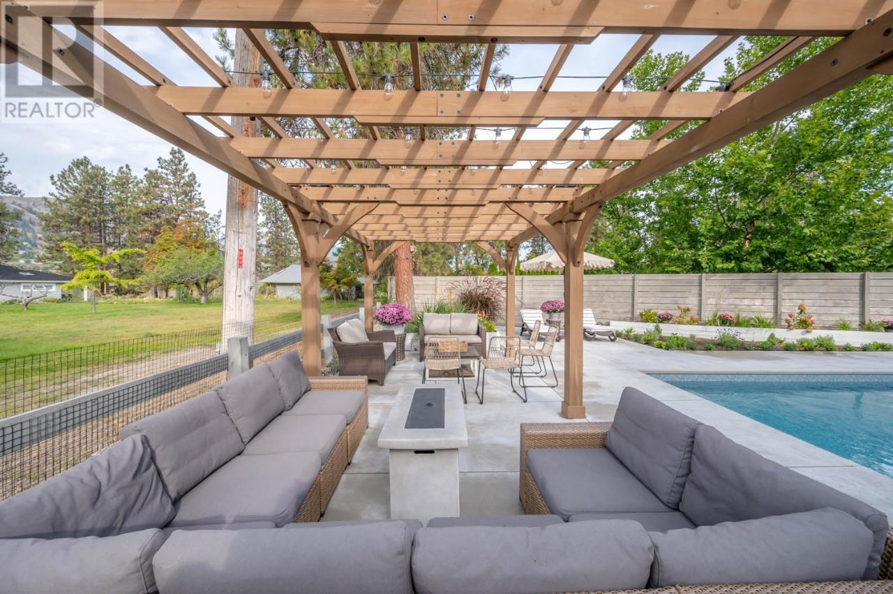 212 CAMBERLY Cove