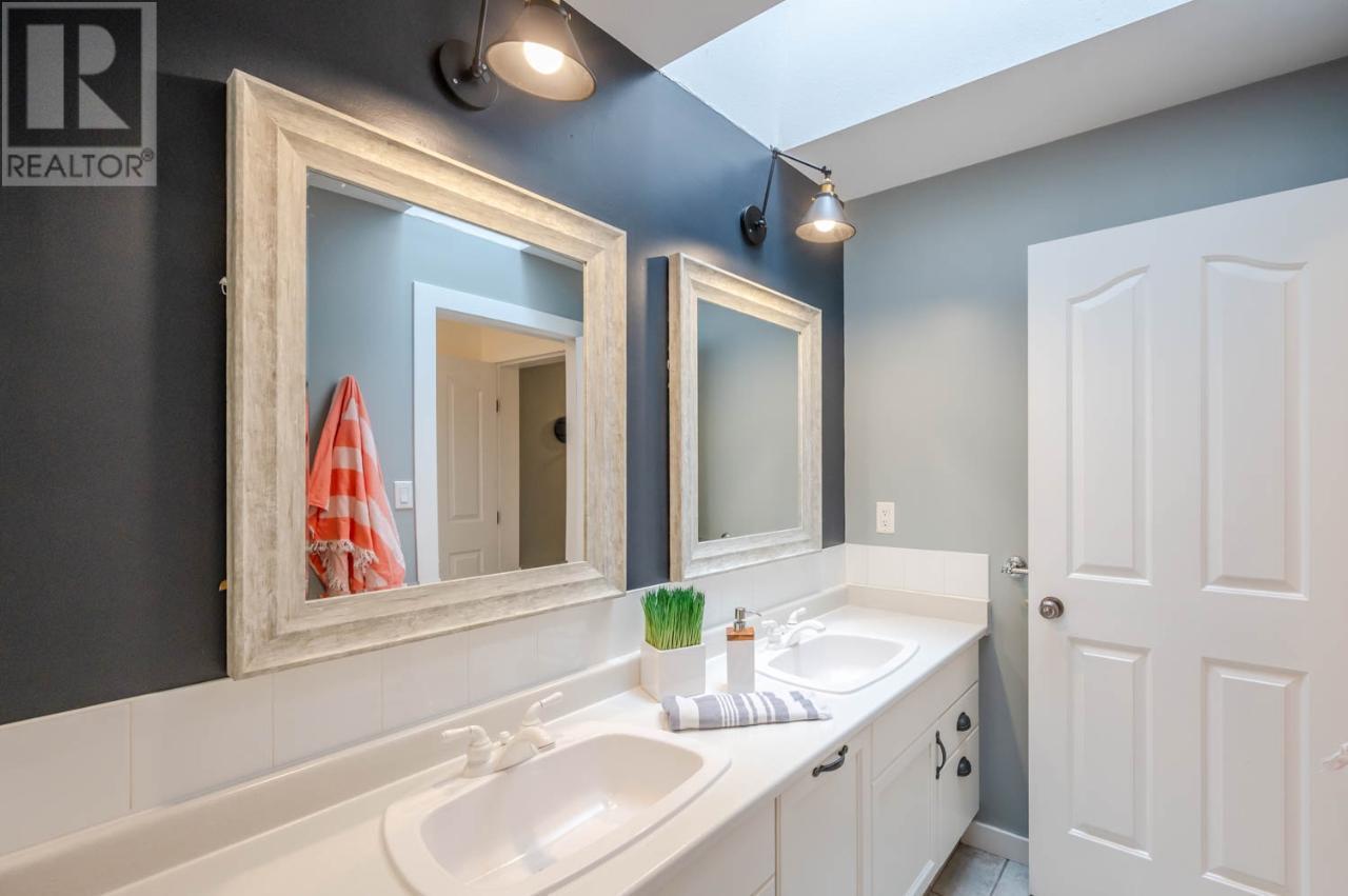 212 CAMBERLY Cove