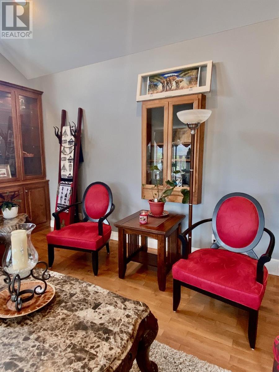 733 GOLDEN CURRANT Road