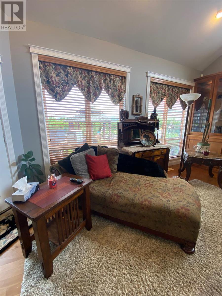 733 GOLDEN CURRANT Road