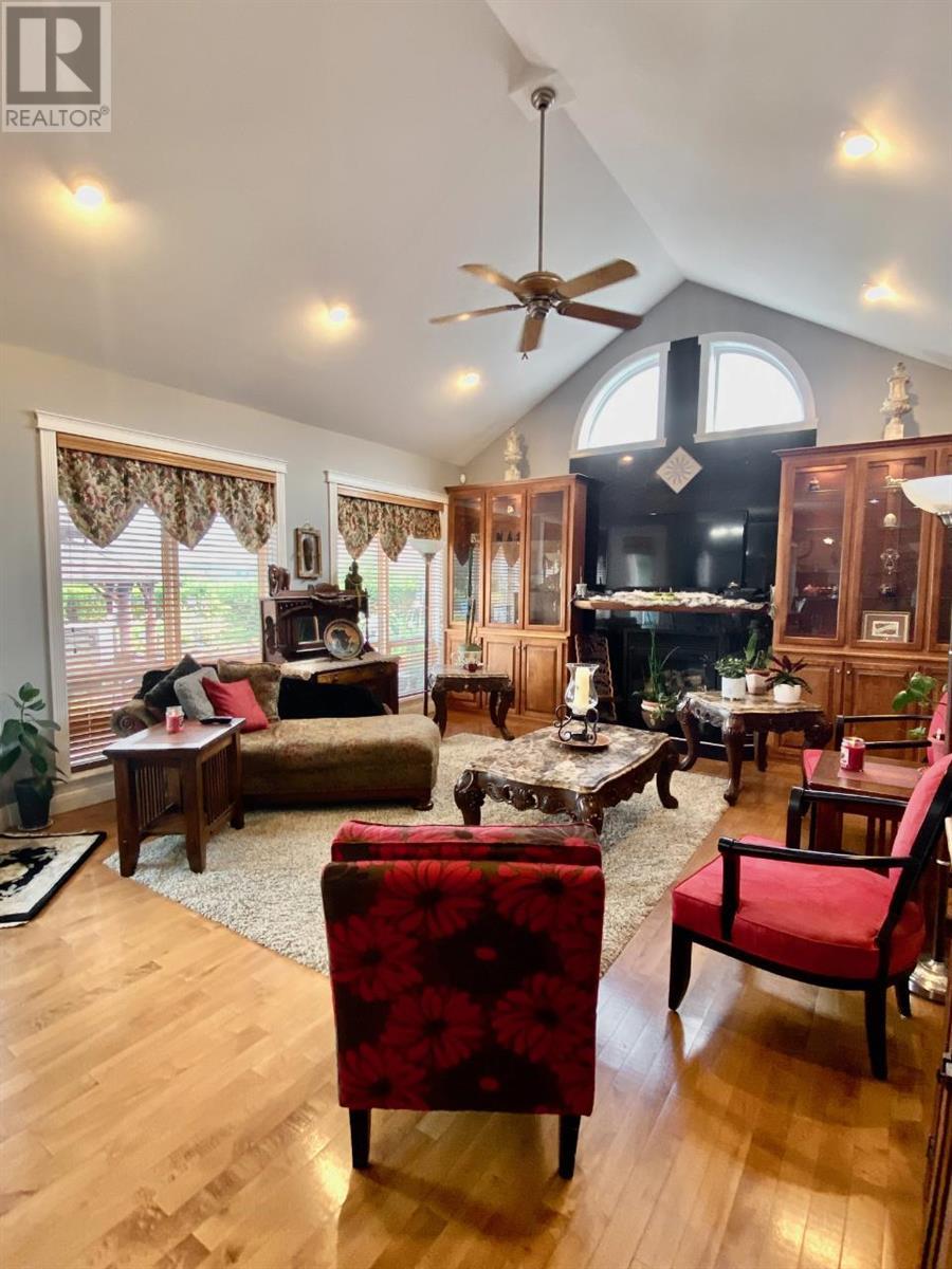 733 GOLDEN CURRANT Road
