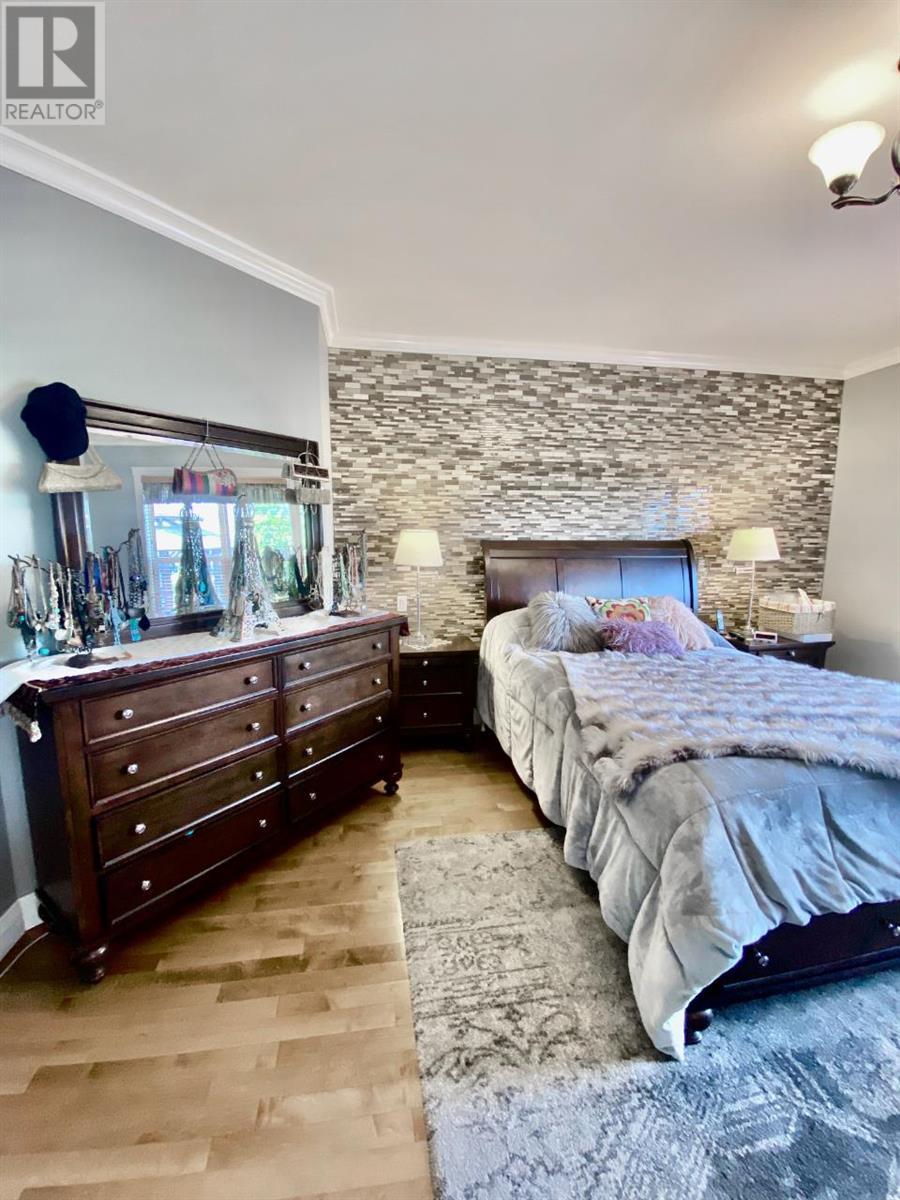 733 GOLDEN CURRANT Road