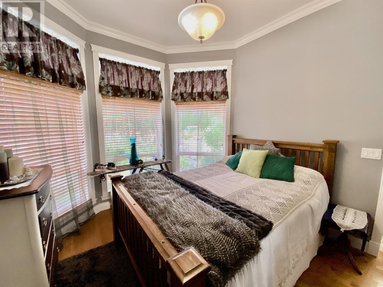 733 GOLDEN CURRANT Road