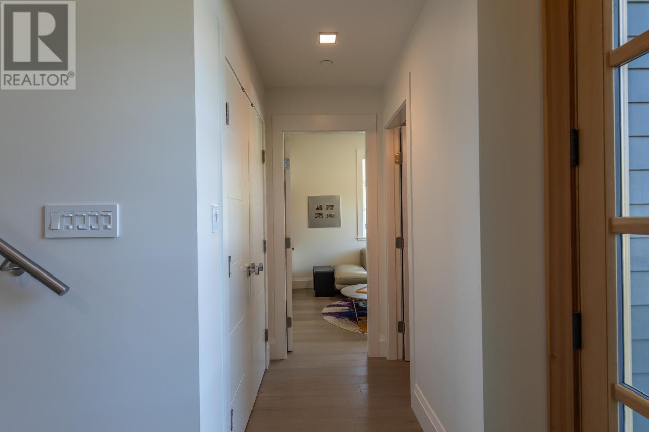 15419 LAKESHORE Drive Unit# 8, #8