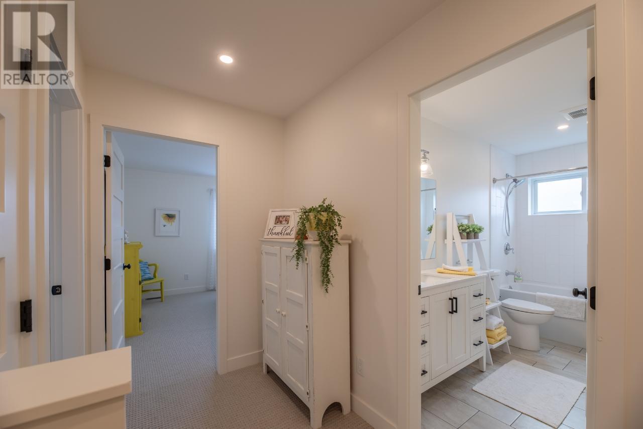 119 PINEVIEW Drive