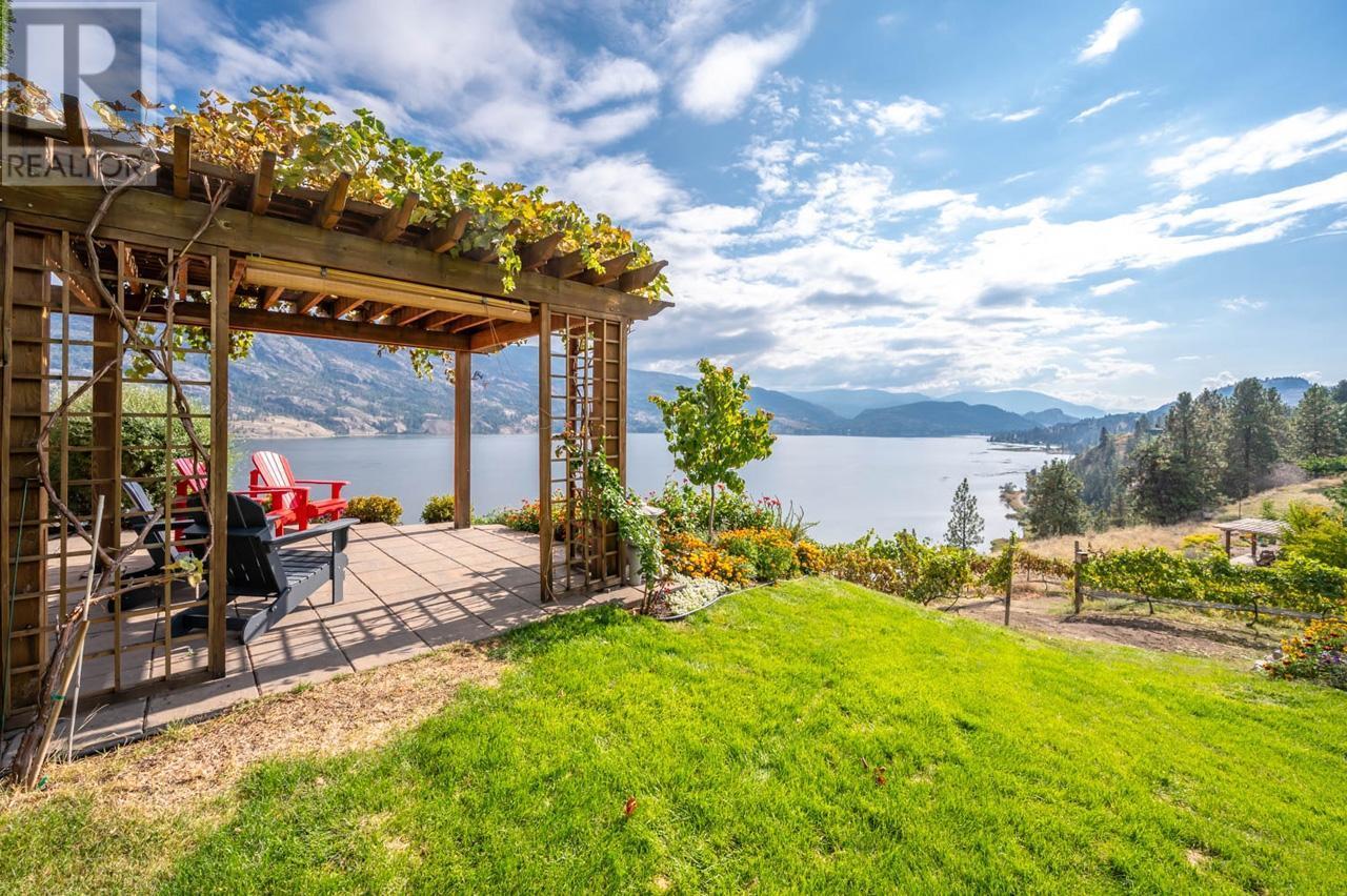 880 PINEVIEW Drive