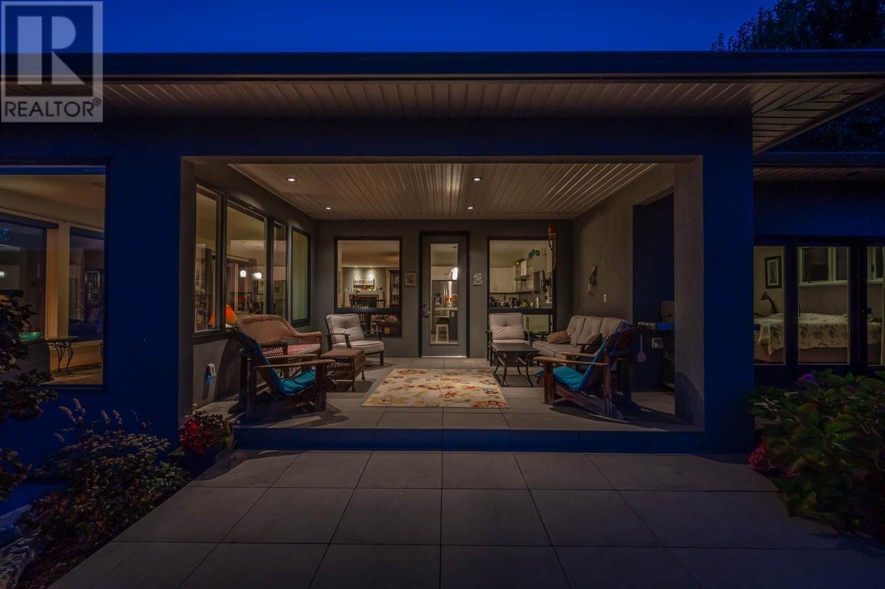 880 PINEVIEW Drive