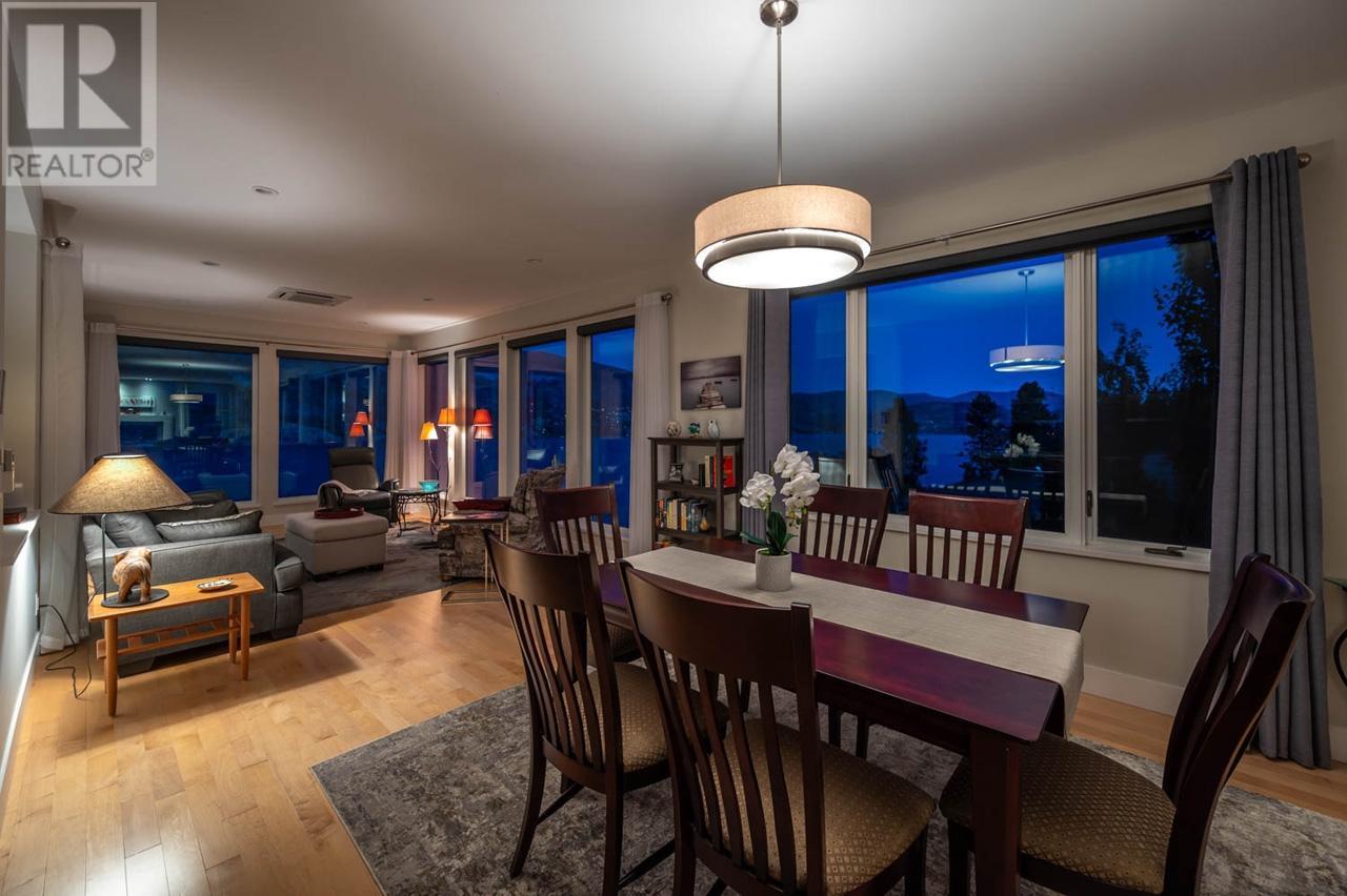 880 PINEVIEW Drive