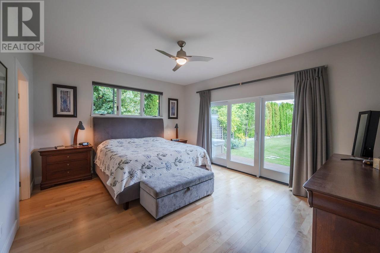 880 PINEVIEW Drive