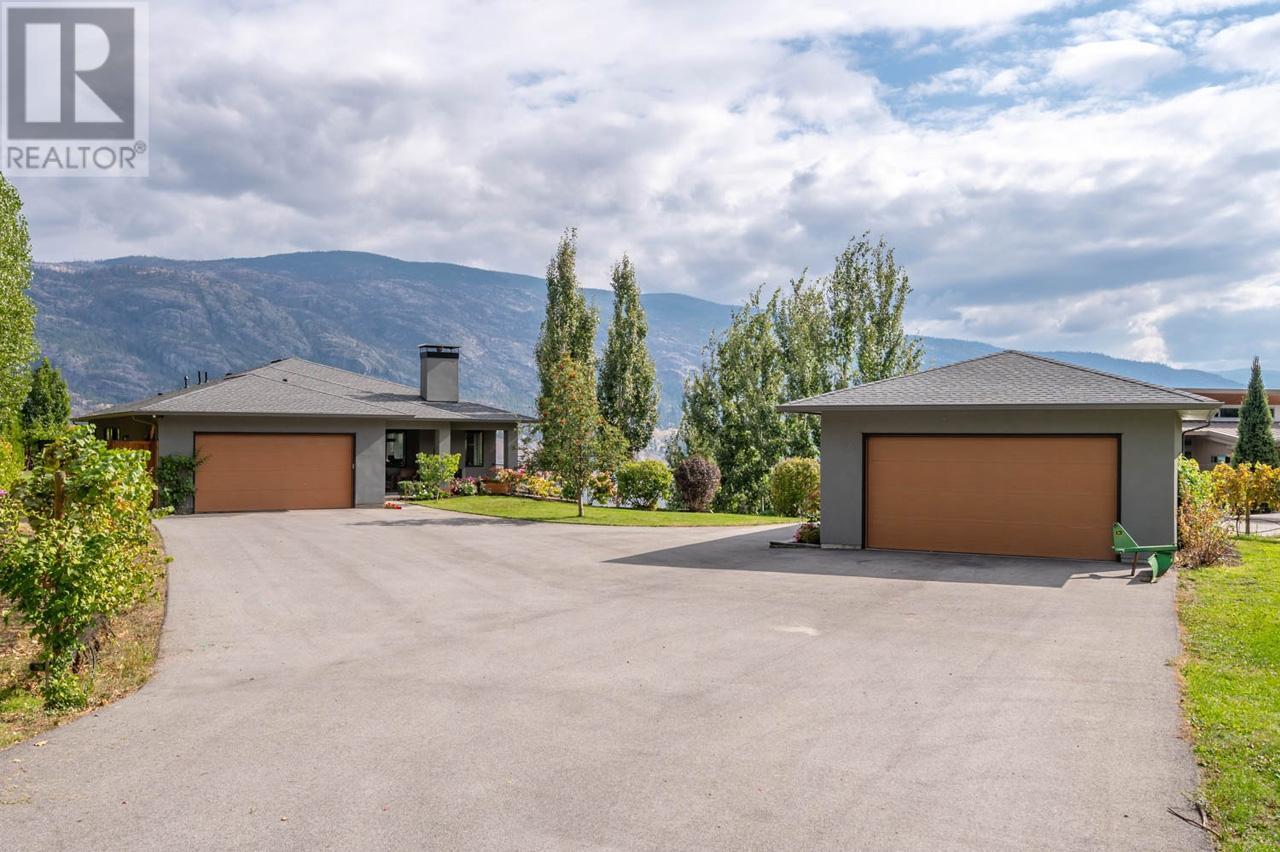 880 PINEVIEW Drive
