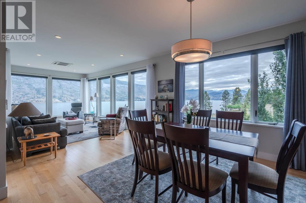 880 PINEVIEW Drive