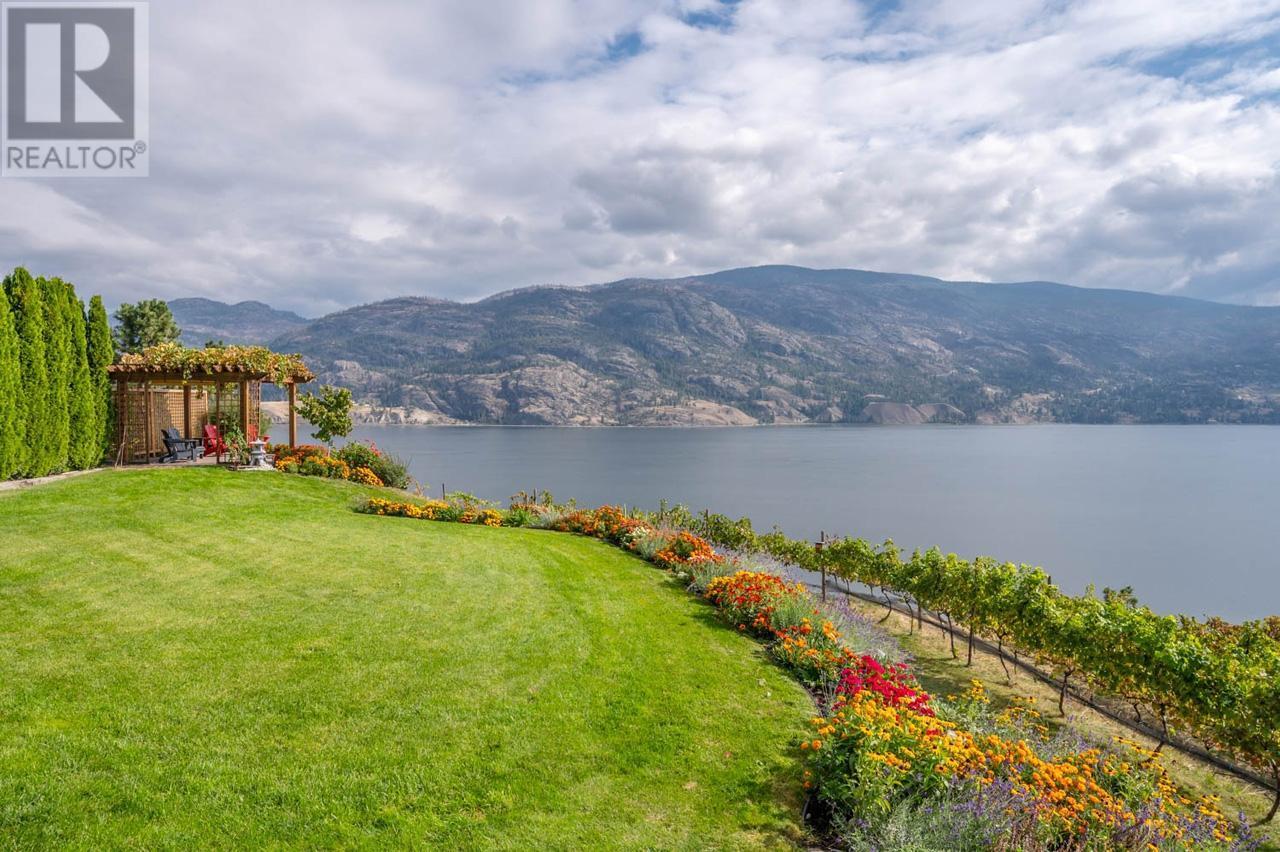 880 PINEVIEW Drive