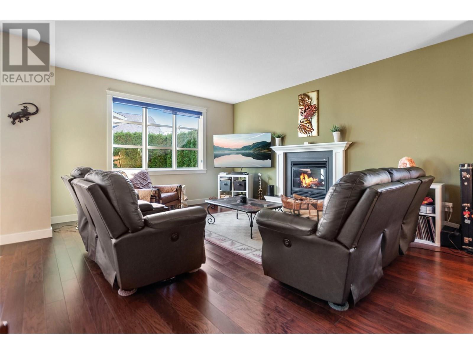 644 VICTORIA Drive Unit# 102, #102