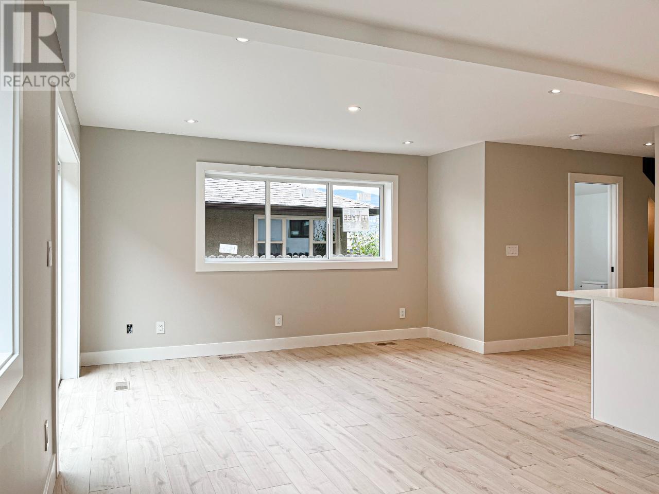 584 FORESTBROOK Drive Unit# 102, #102