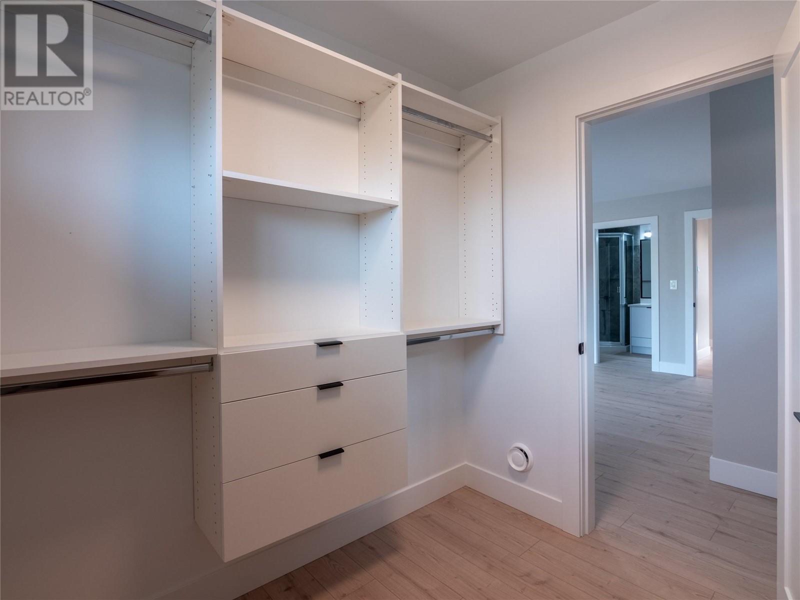 592 FORESTBROOK Drive Unit# 1, #1