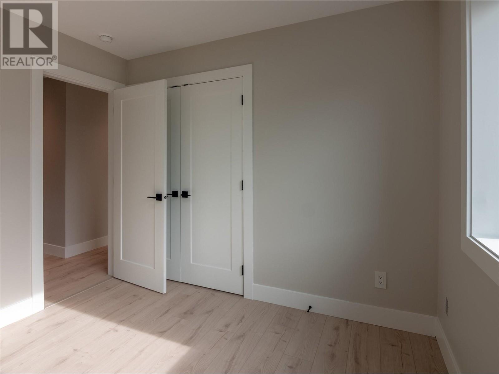 592 FORESTBROOK Drive Unit# 1, #1