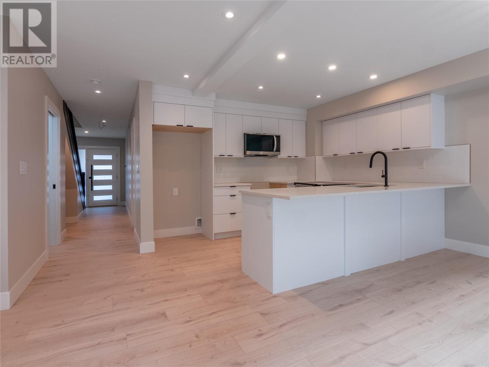592 FORESTBROOK Drive Unit# 1, #1
