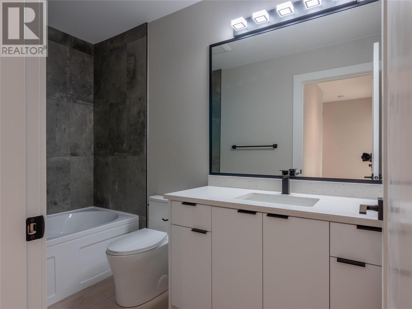 592 FORESTBROOK Drive Unit# 1, #1