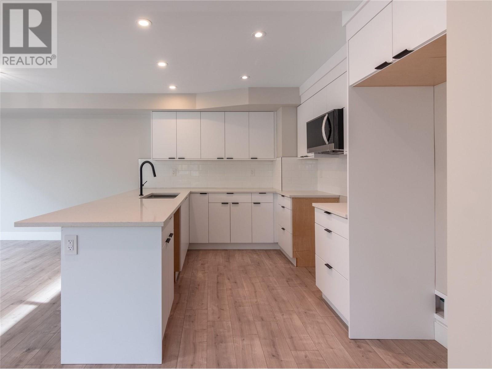 592 FORESTBROOK Drive Unit# 2, #2