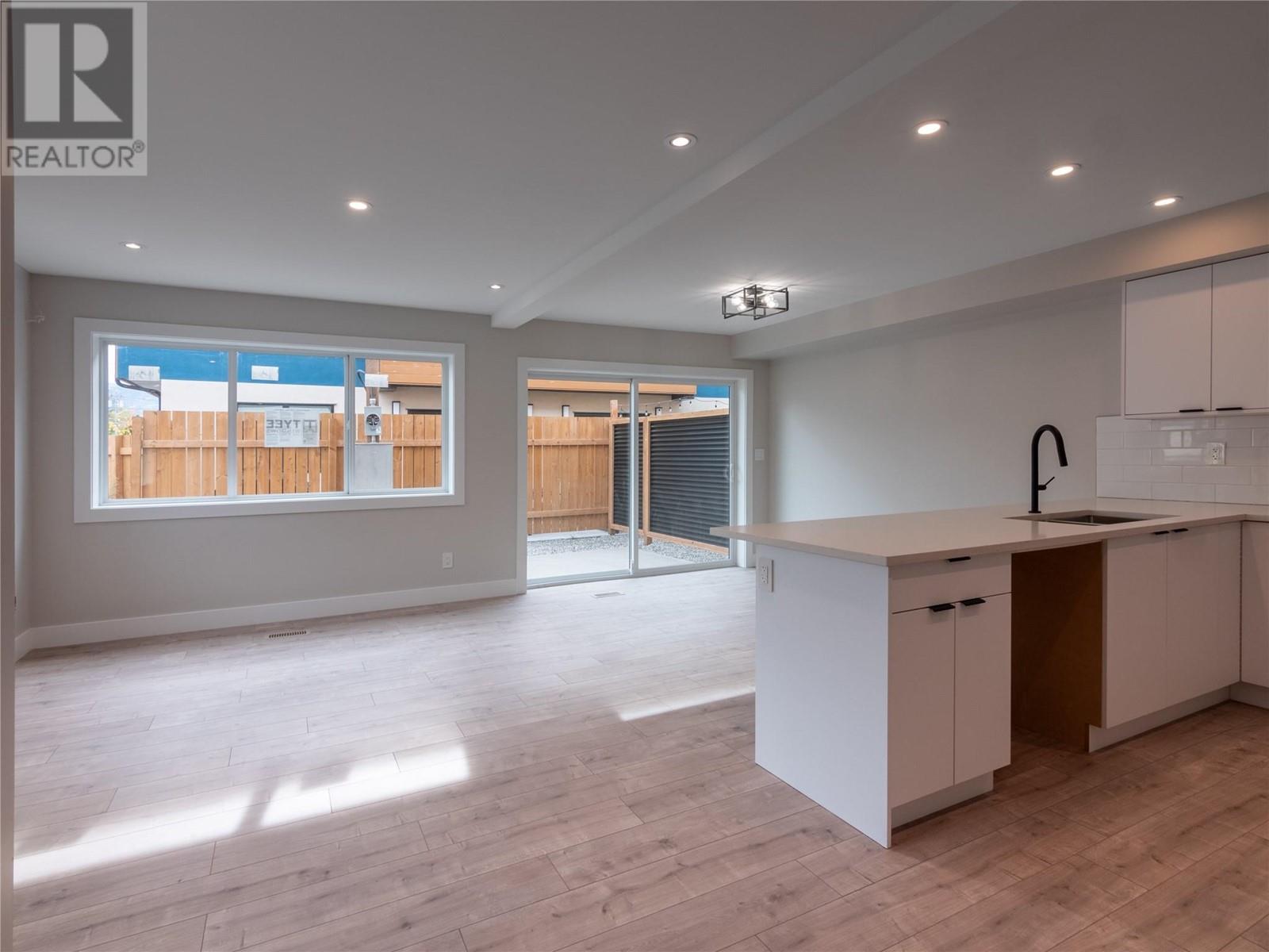 592 FORESTBROOK Drive Unit# 2, #2