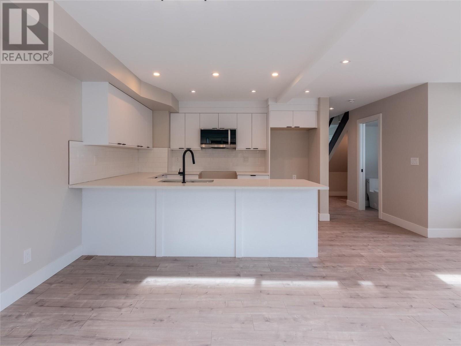 592 FORESTBROOK Drive Unit# 2, #2