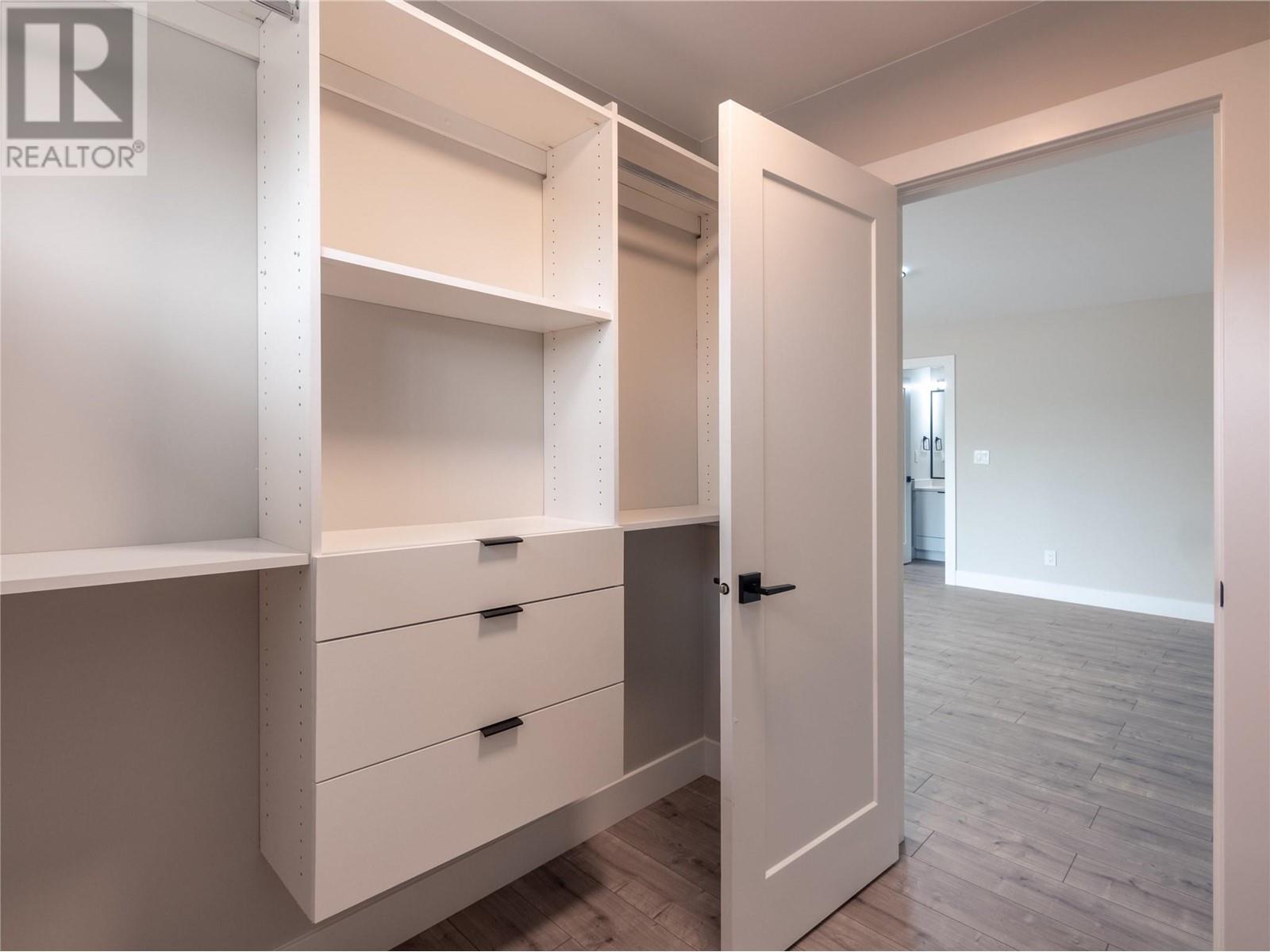 592 FORESTBROOK Drive Unit# 2, #2
