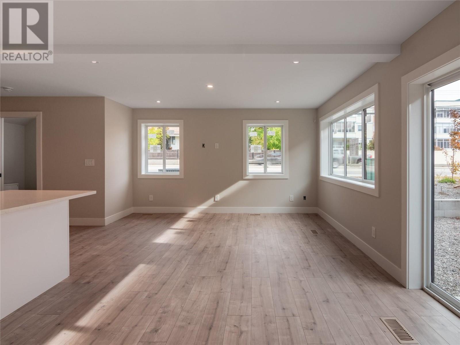 592 FORESTBROOK Drive Unit# 2, #2