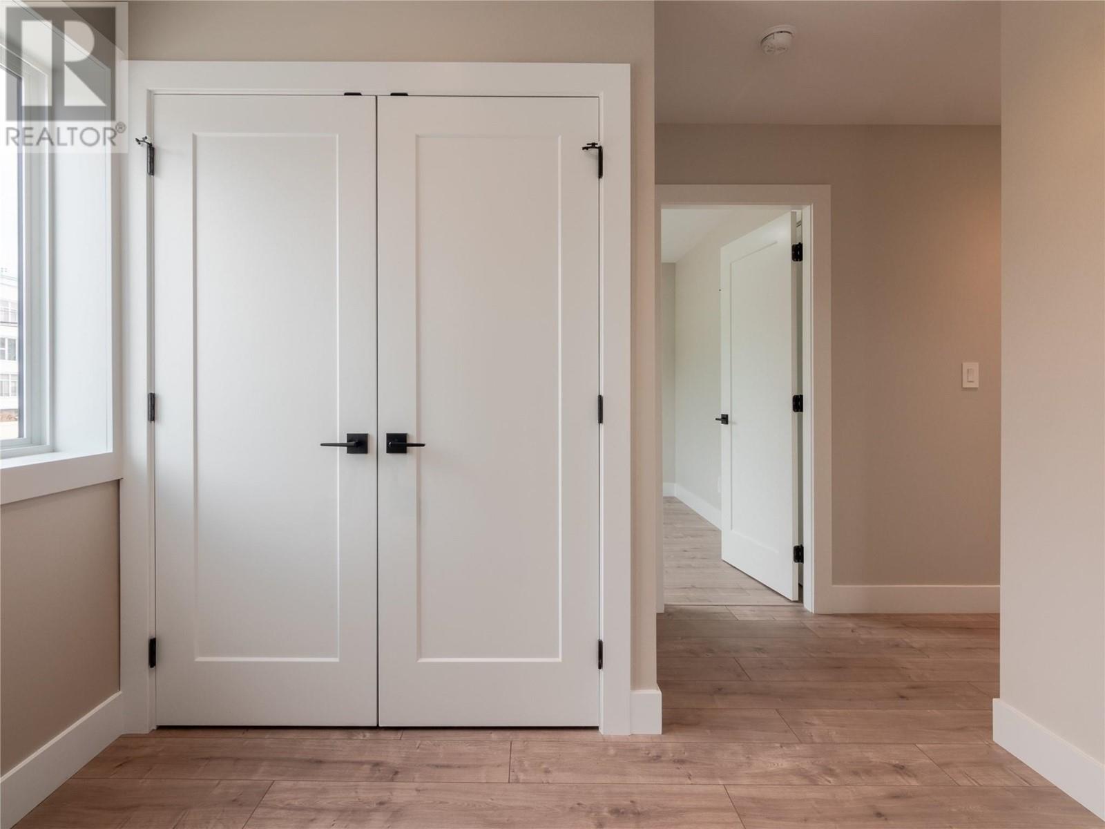 592 FORESTBROOK Drive Unit# 2, #2