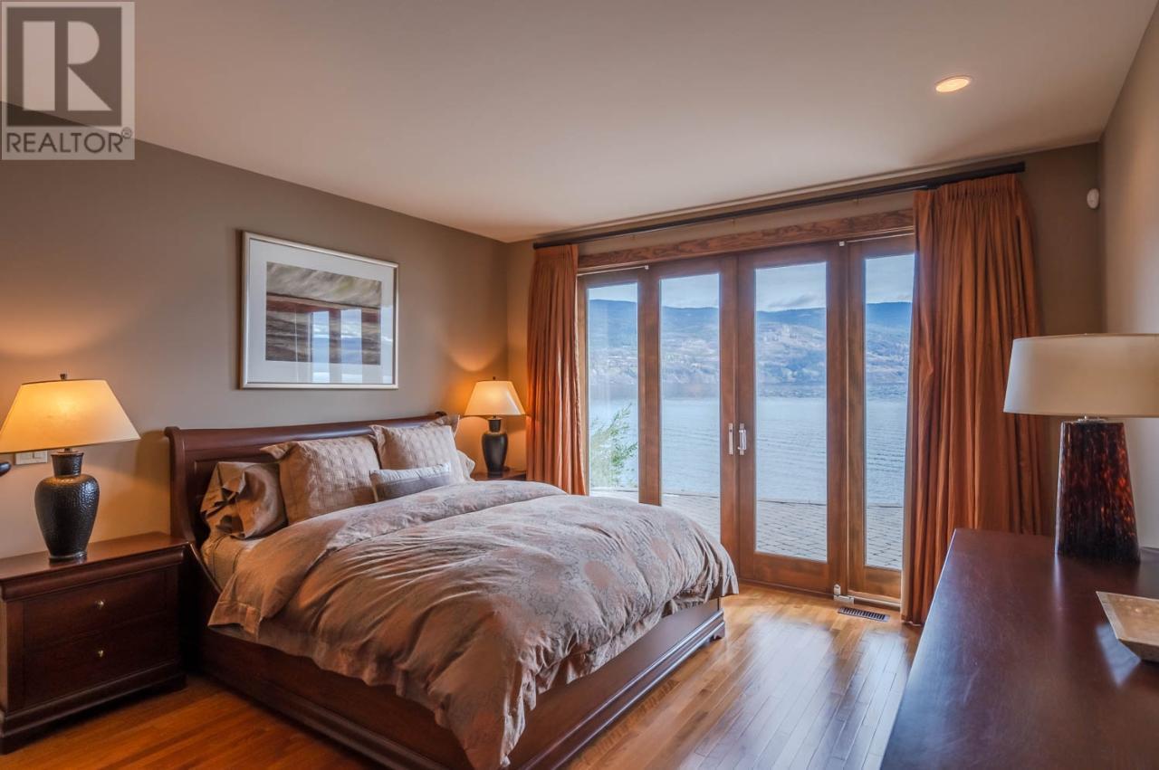 17019 LAKESHORE Drive