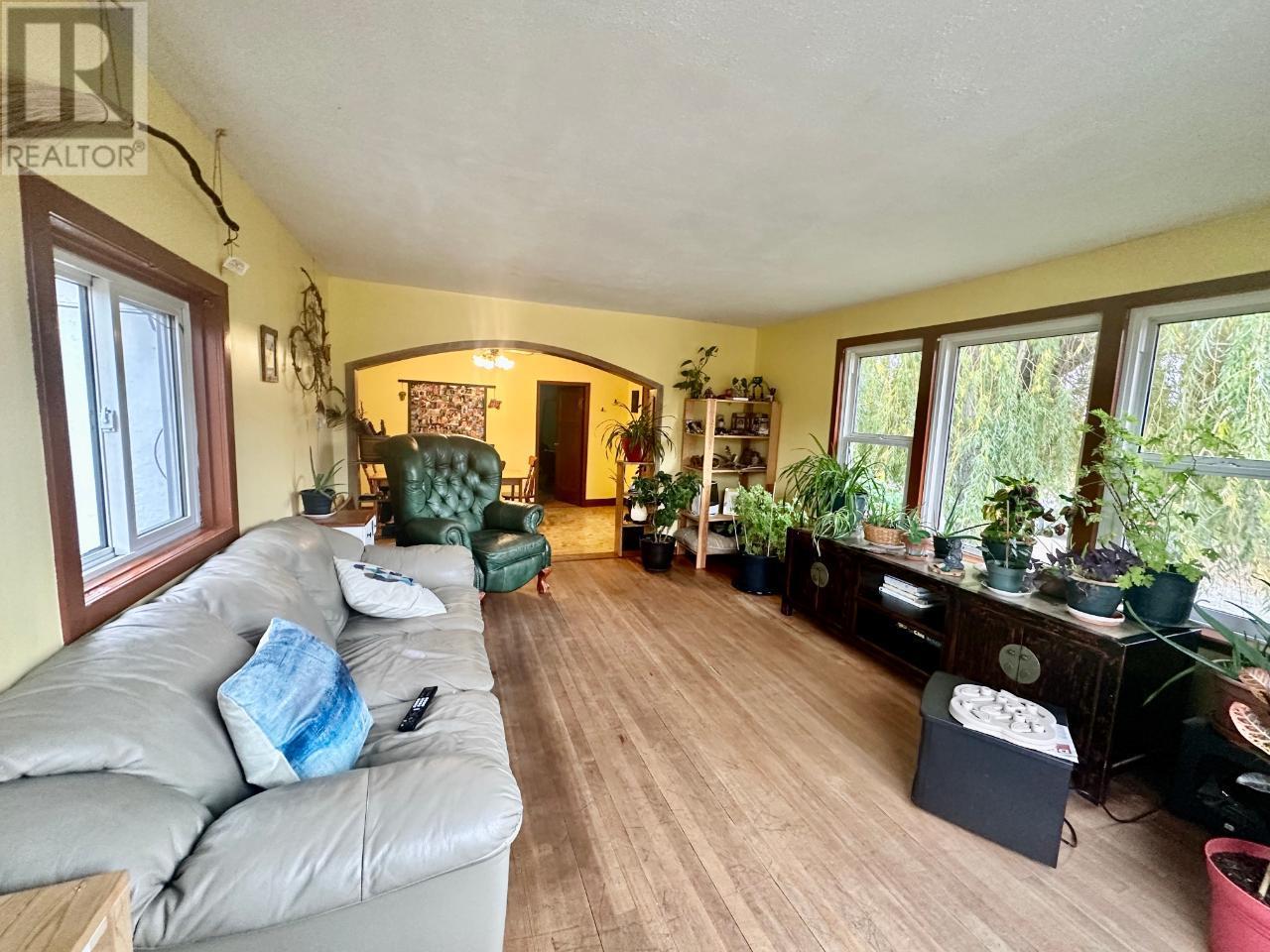 4923 RYEGRASS Road